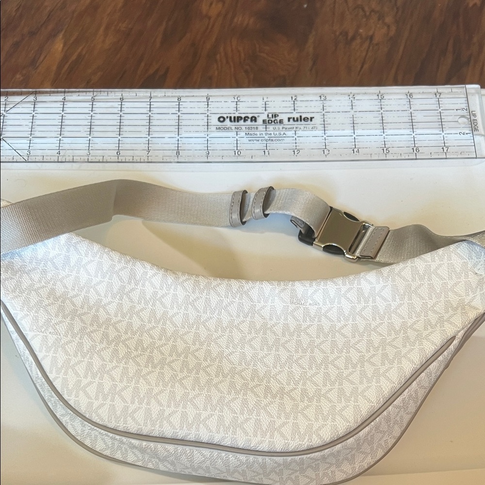 Michael Kors Silver and Cream Belt Bag - Picture 2 of 2